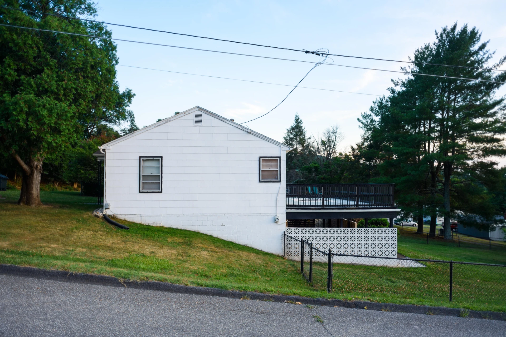 1677 Hawthorne Ave - Photo 4