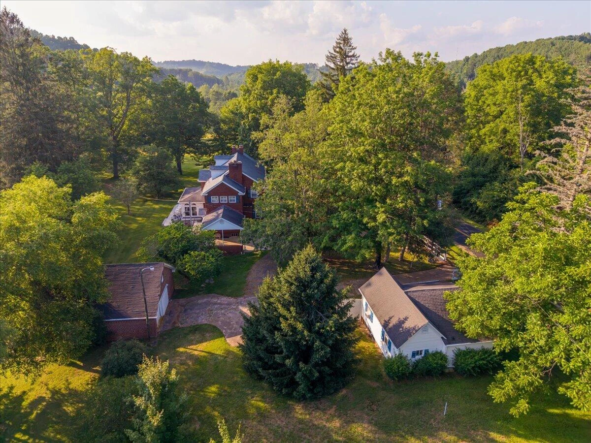 2492 Stable Rd - Photo 17