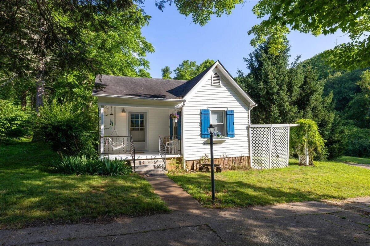 2492 Stable Rd - Photo 43