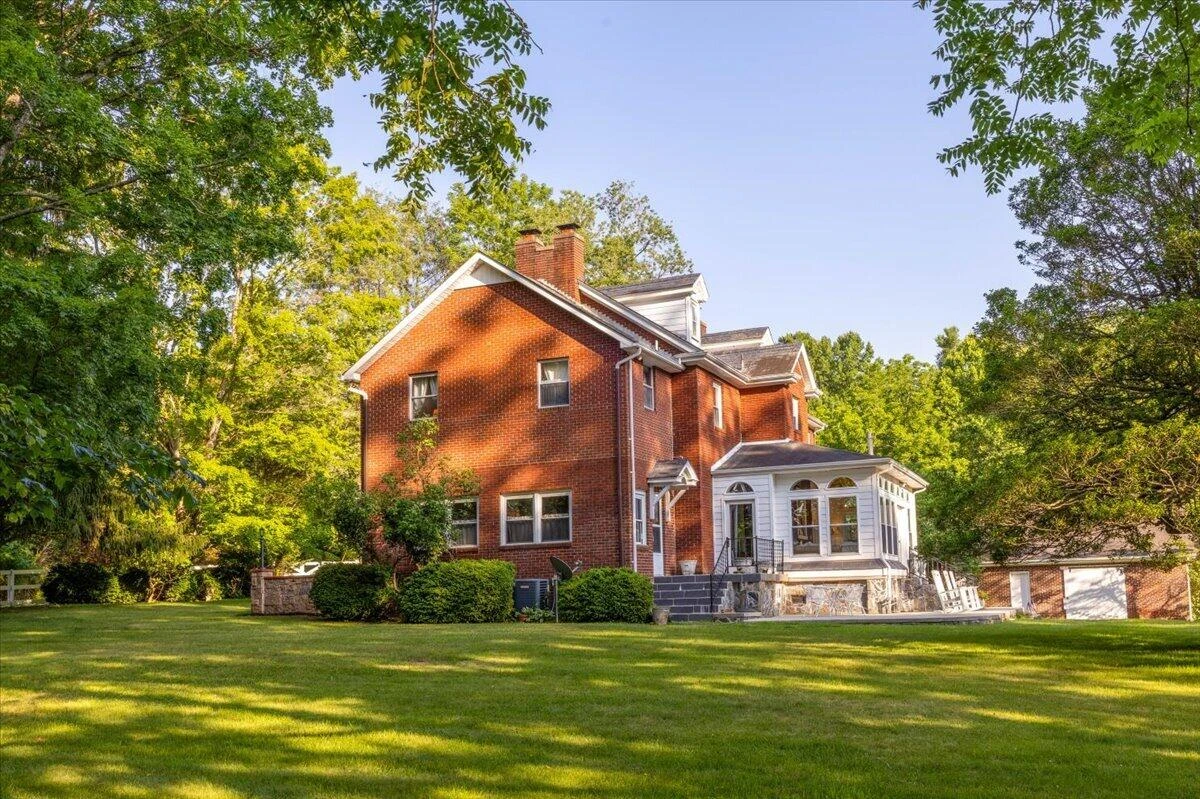 2492 Stable Rd - Photo 6