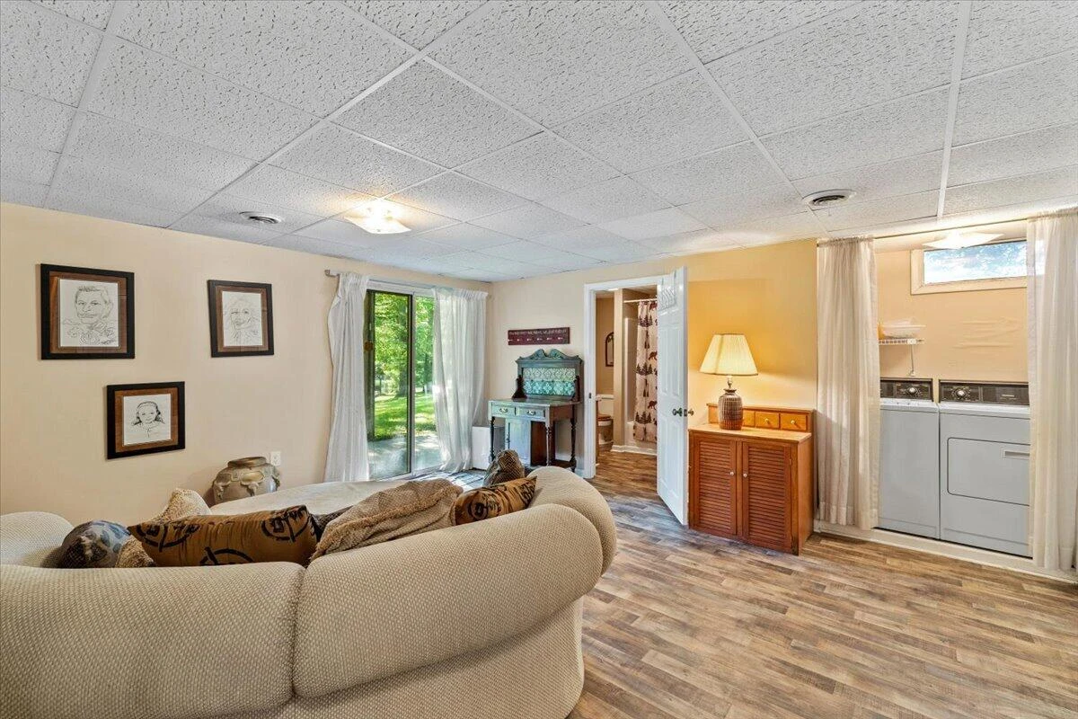 2492 Stable Rd - Photo 59