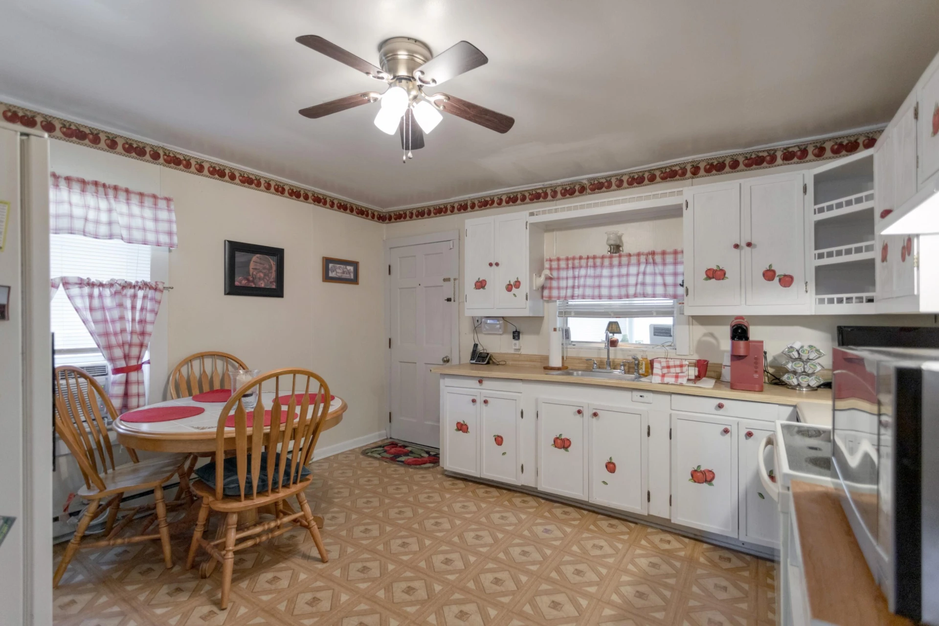 1521 Mountain View Rd - Photo 4