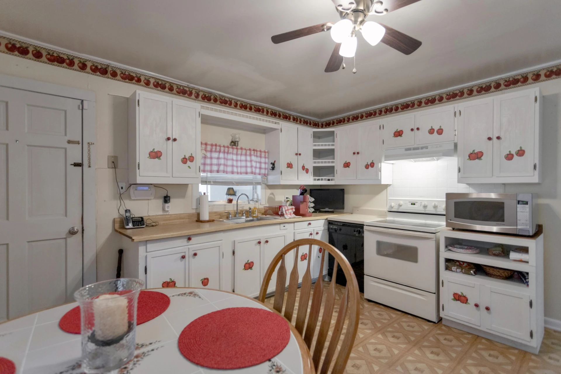1521 Mountain View Rd - Photo 6