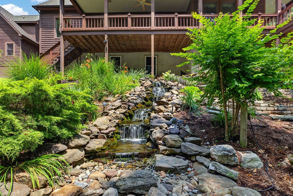 150 FAIRFIELD ESTATES Dr - Photo 9