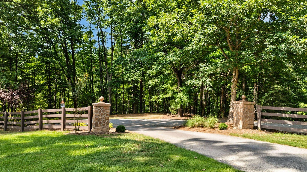 76 CLAN ALPINE Way