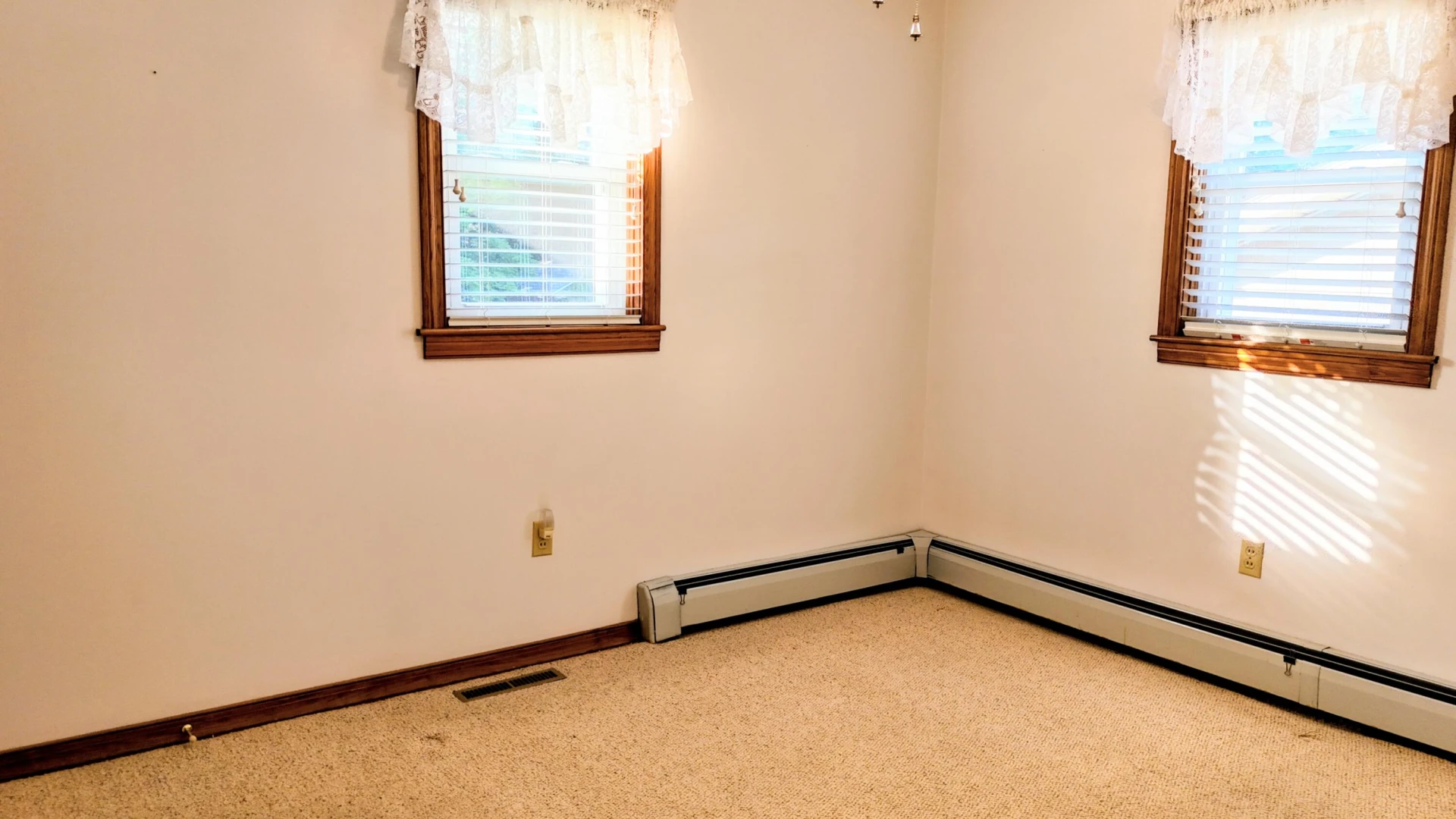 317 MILLER St - Photo 32