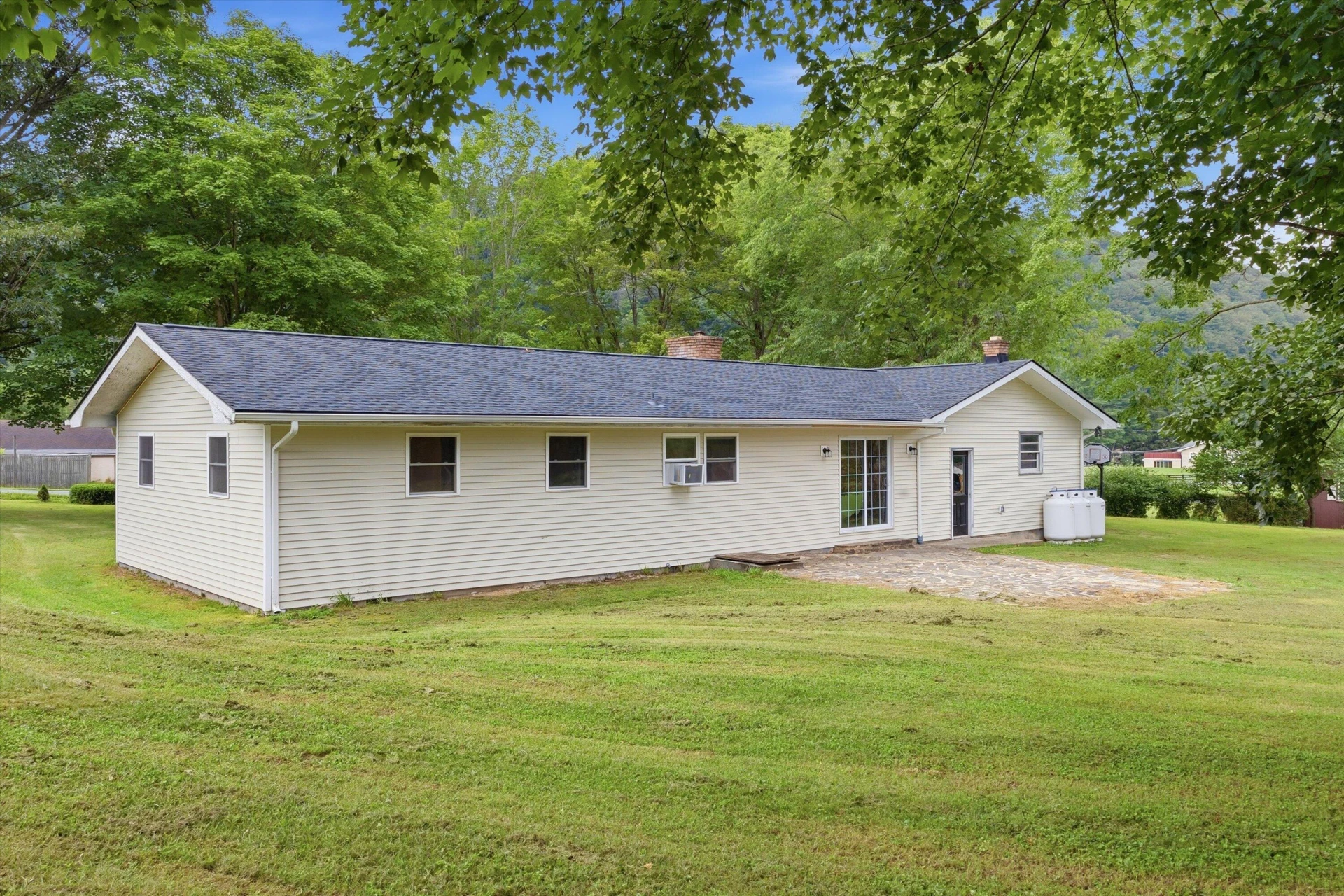 2308 Dressler Dr - Photo 3