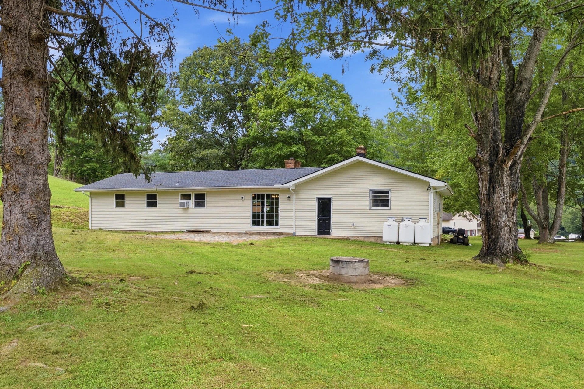 2308 Dressler Dr - Photo 32