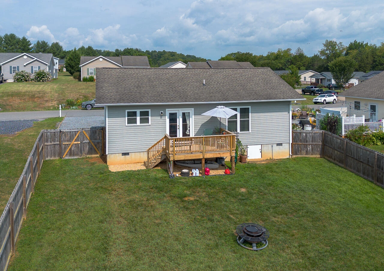 144 Village Way - Photo 4