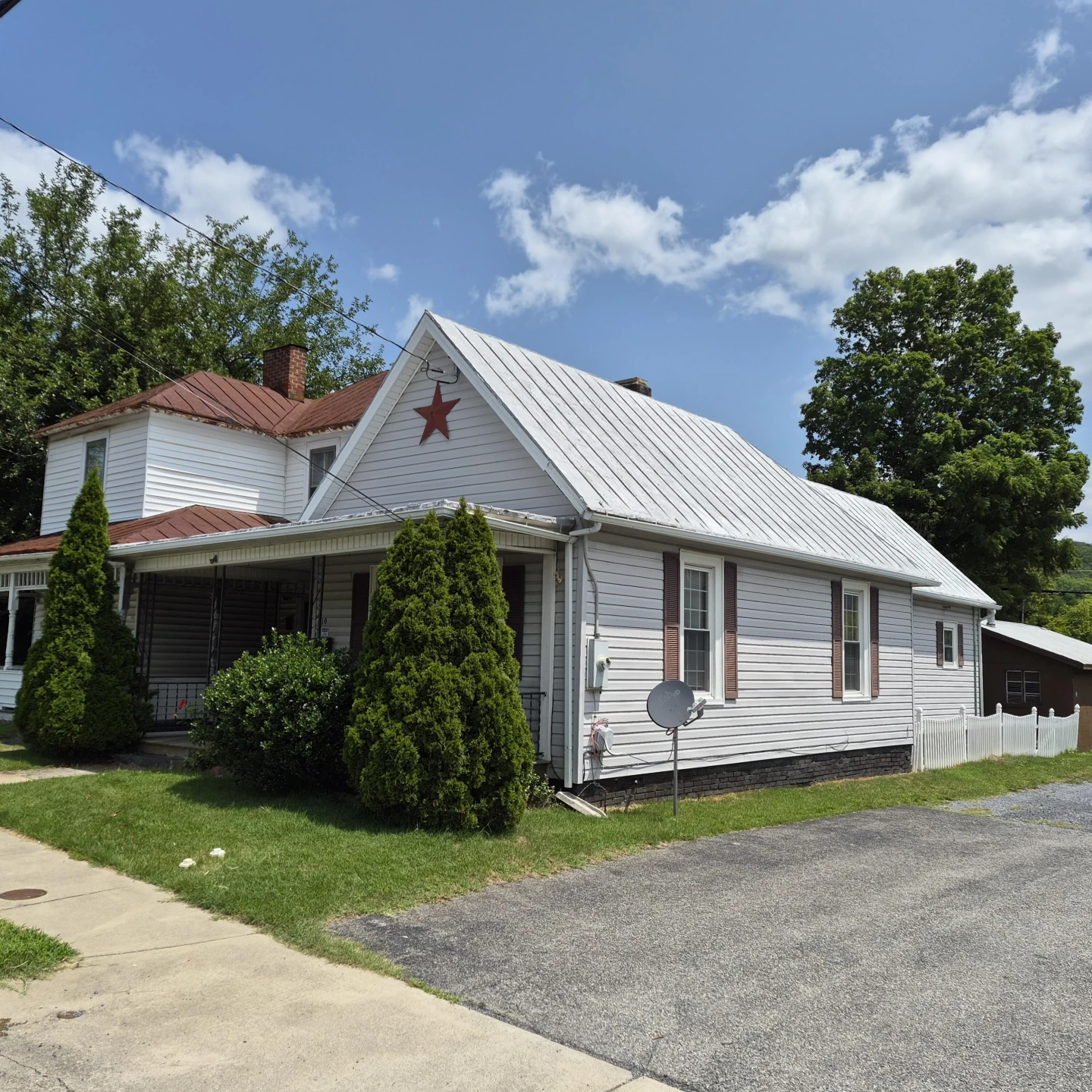416 Commercial Ave