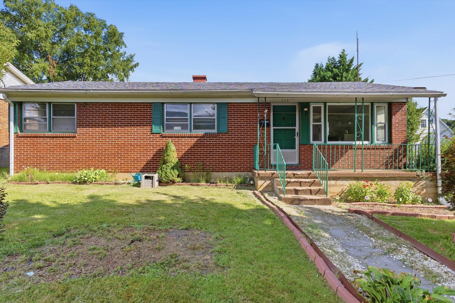222 E Gordon St - Photo 2