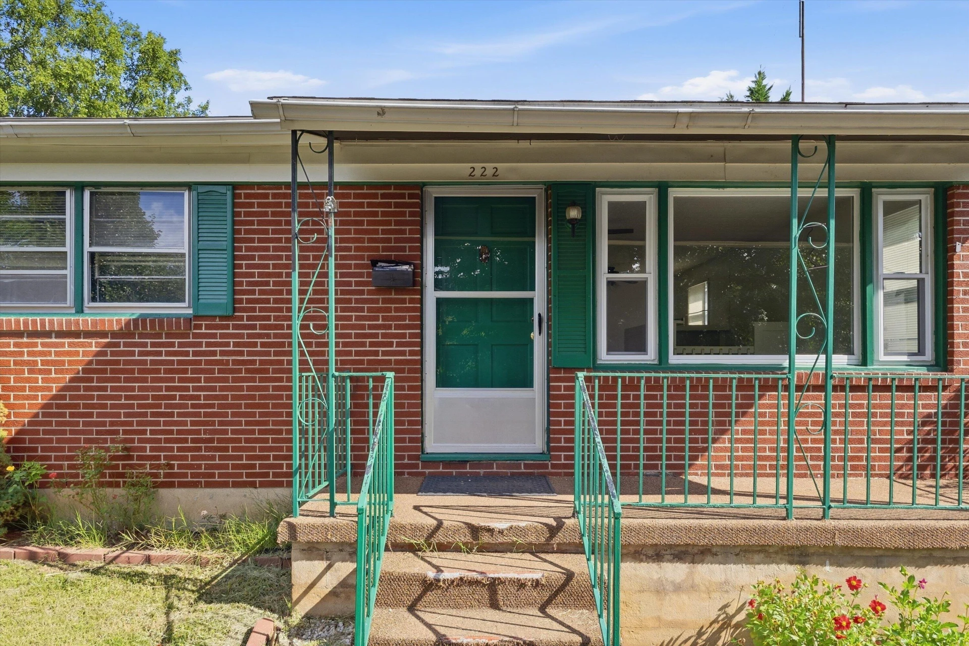 222 E Gordon St - Photo 3