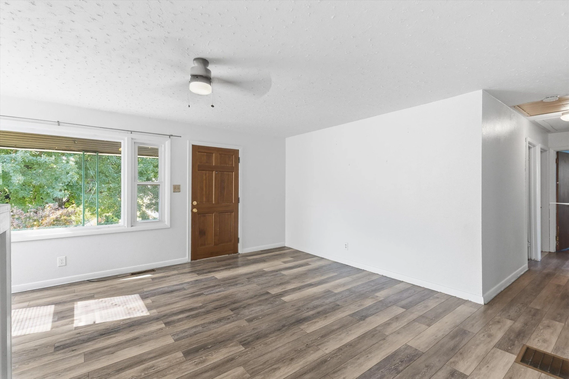 222 E Gordon St - Photo 4