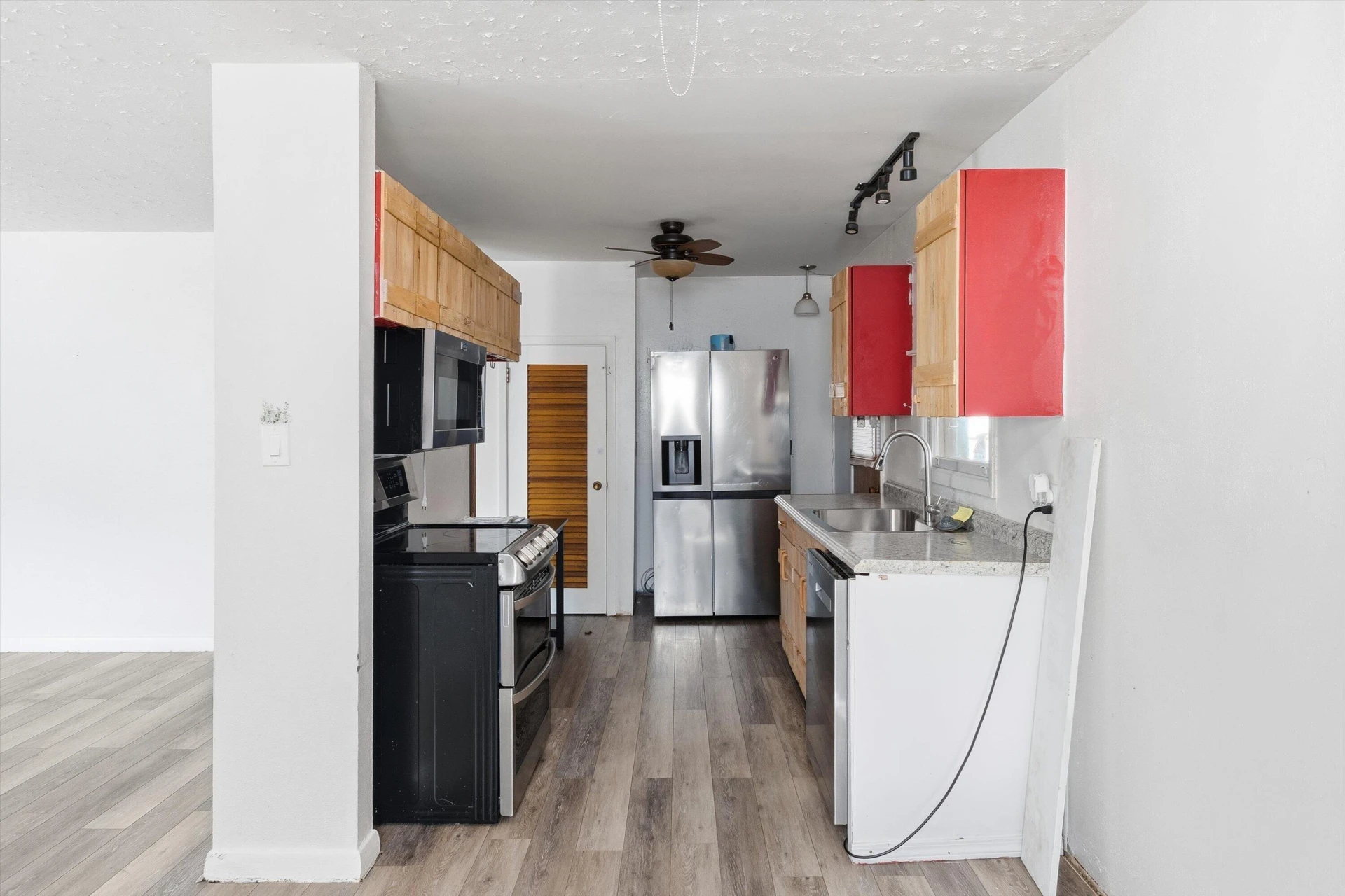 222 E Gordon St - Photo 6