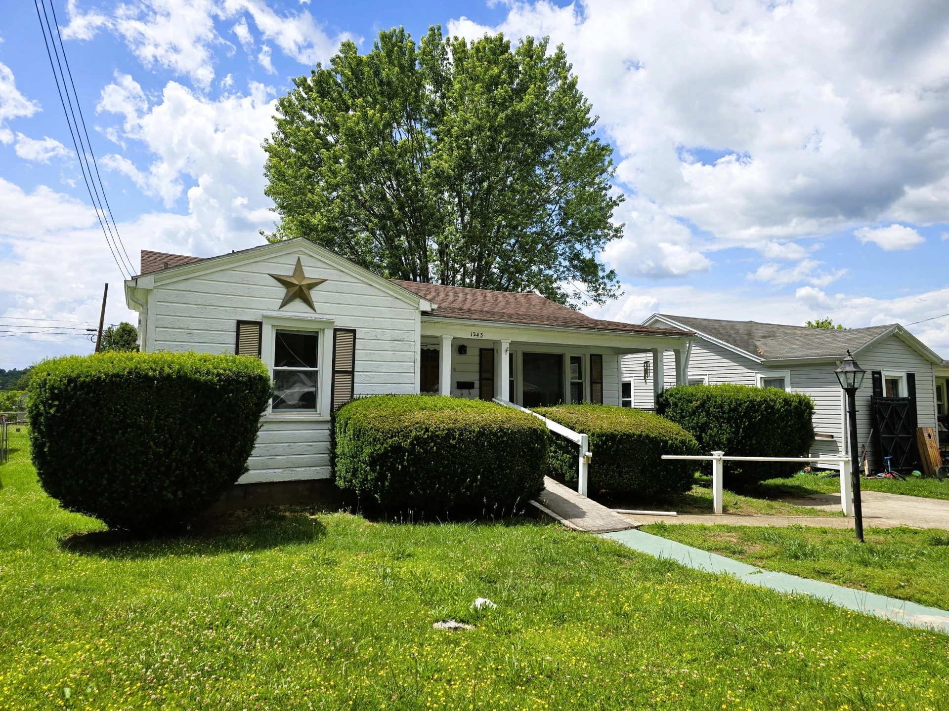 1243 Walnut Ave