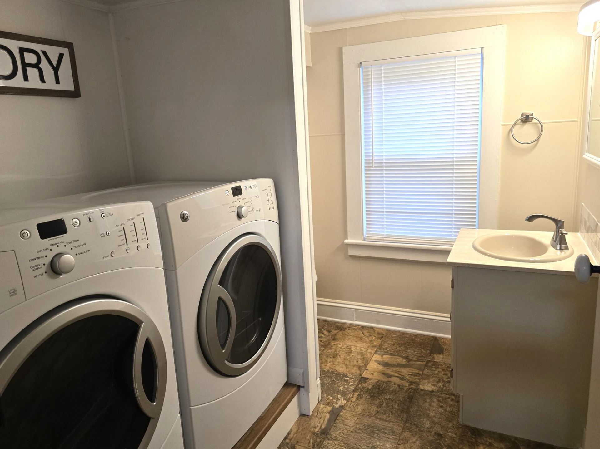 589 Ebenezer Cir - Photo 11