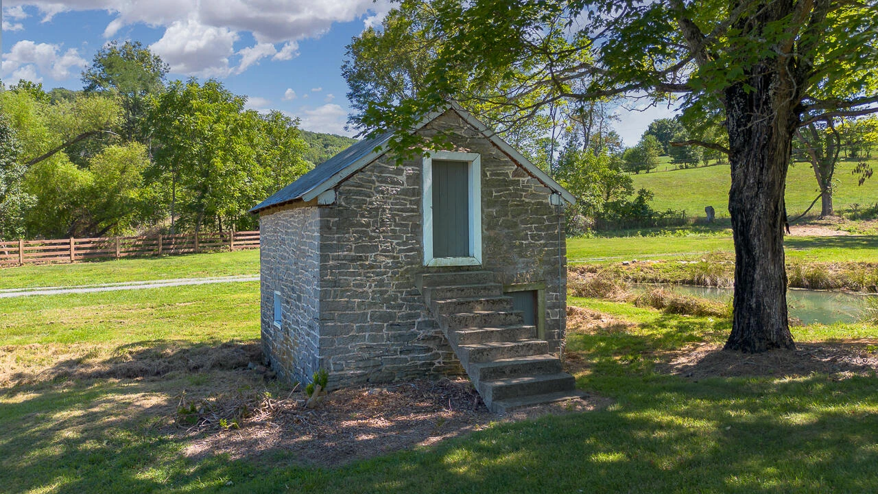 504 Springbranch Rd - Photo 14