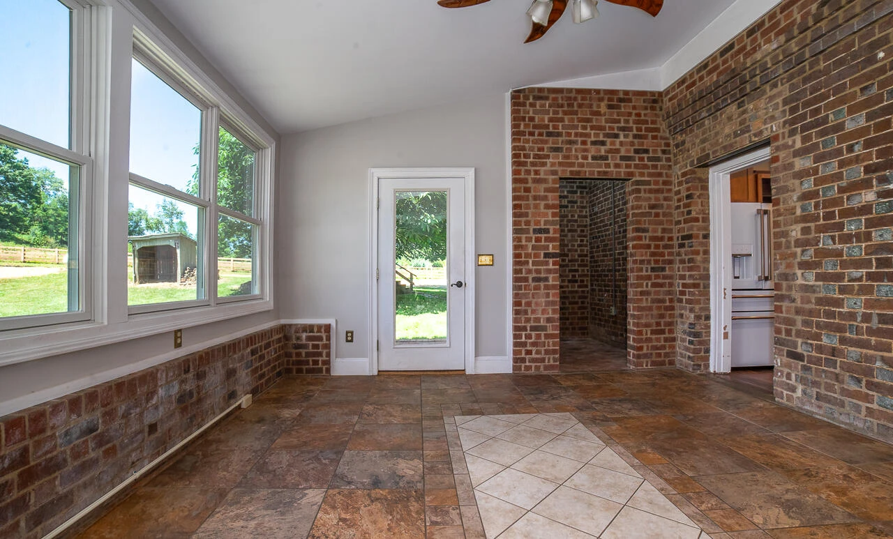 504 Springbranch Rd - Photo 27