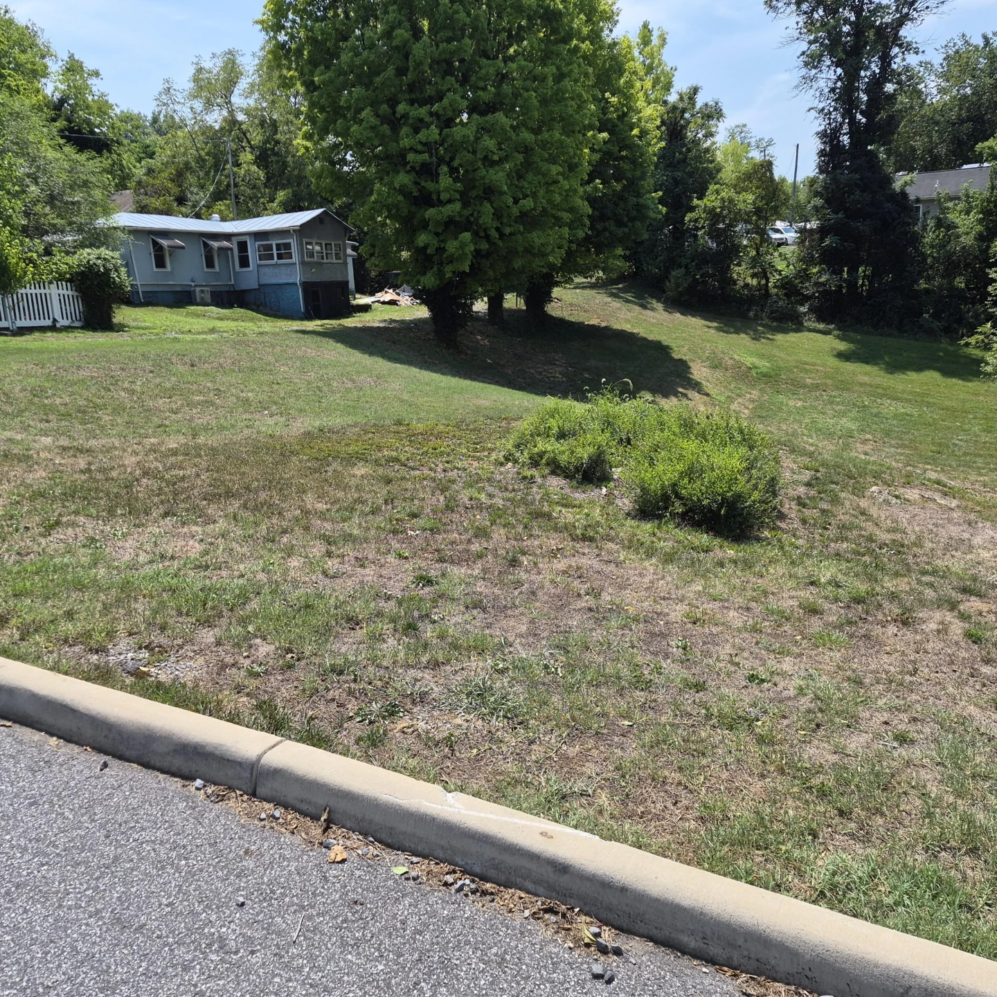 307 PEYTON St - Photo 3