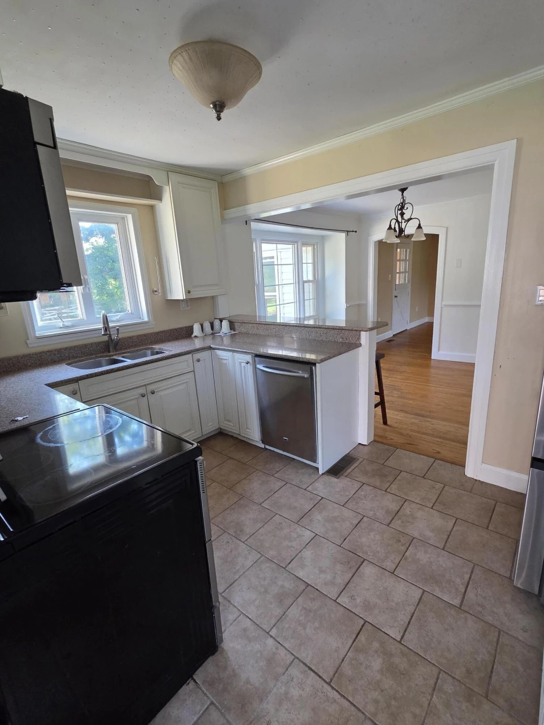 106 Waller Ave - Photo 2