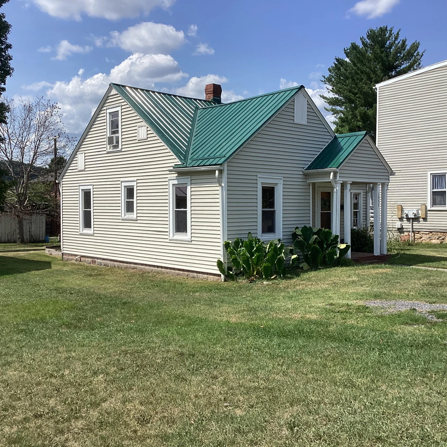 1957 MAPLE Ave - Photo 2