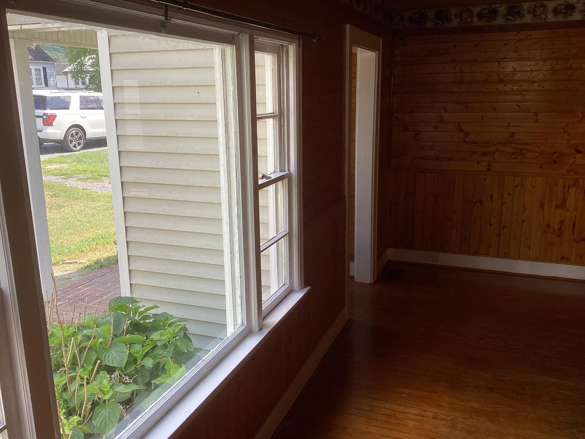 1957 MAPLE Ave - Photo 3