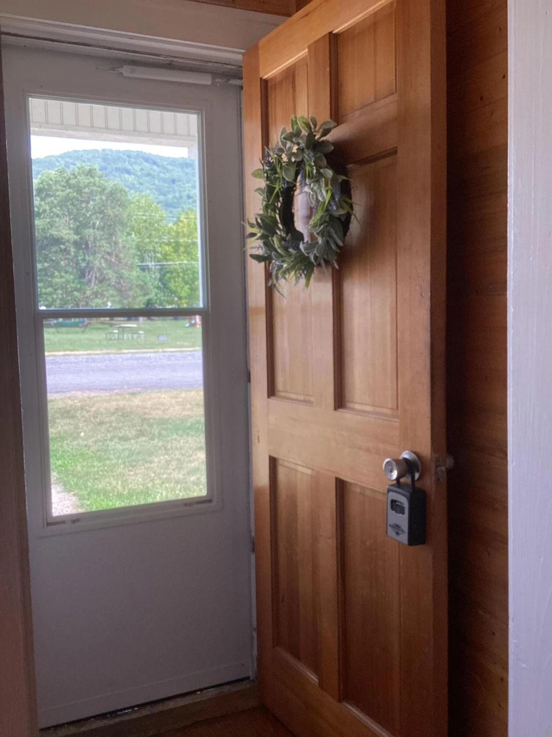 1957 MAPLE Ave - Photo 5