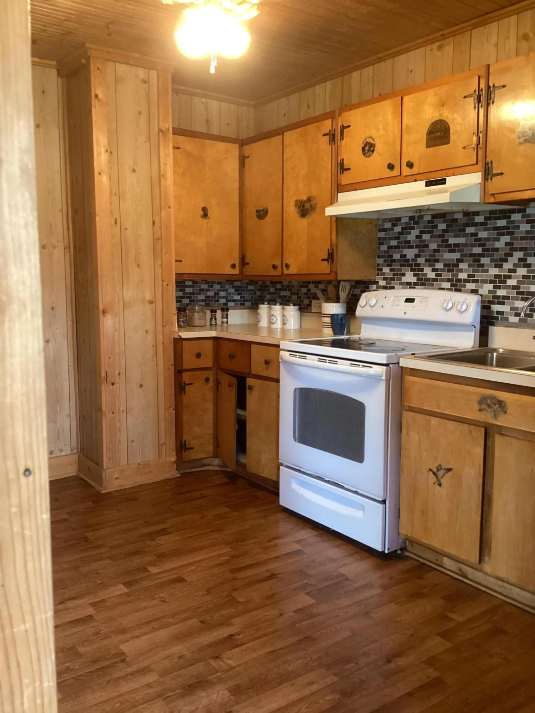 1957 MAPLE Ave - Photo 13