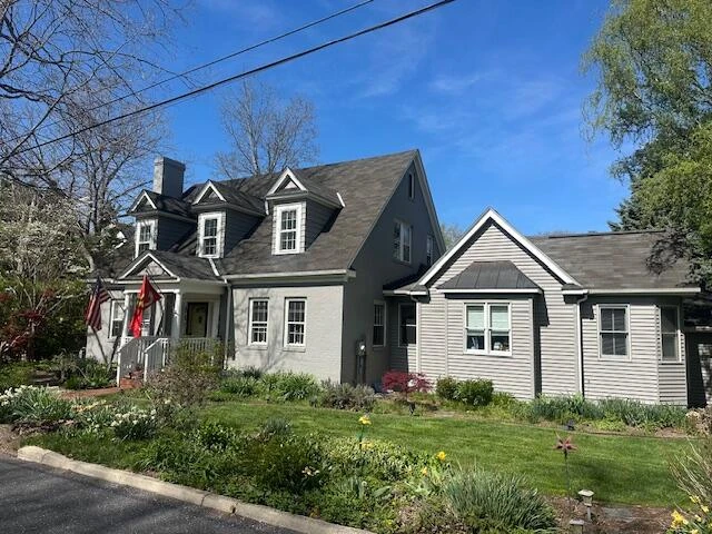 109 W MCDOWELL St