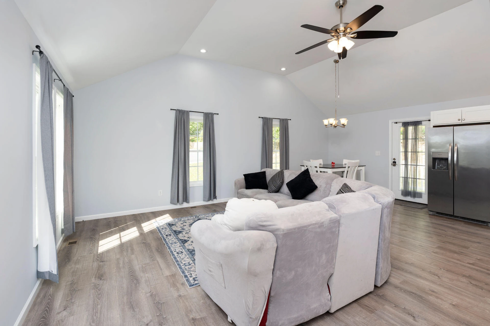 1776 Hawthorne Ave - Photo 3