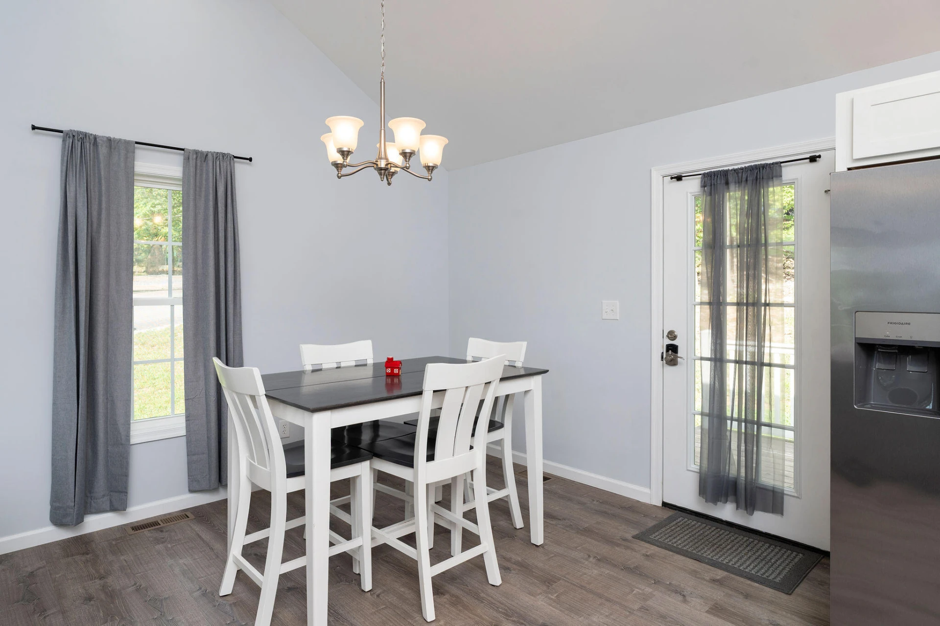 1776 Hawthorne Ave - Photo 4