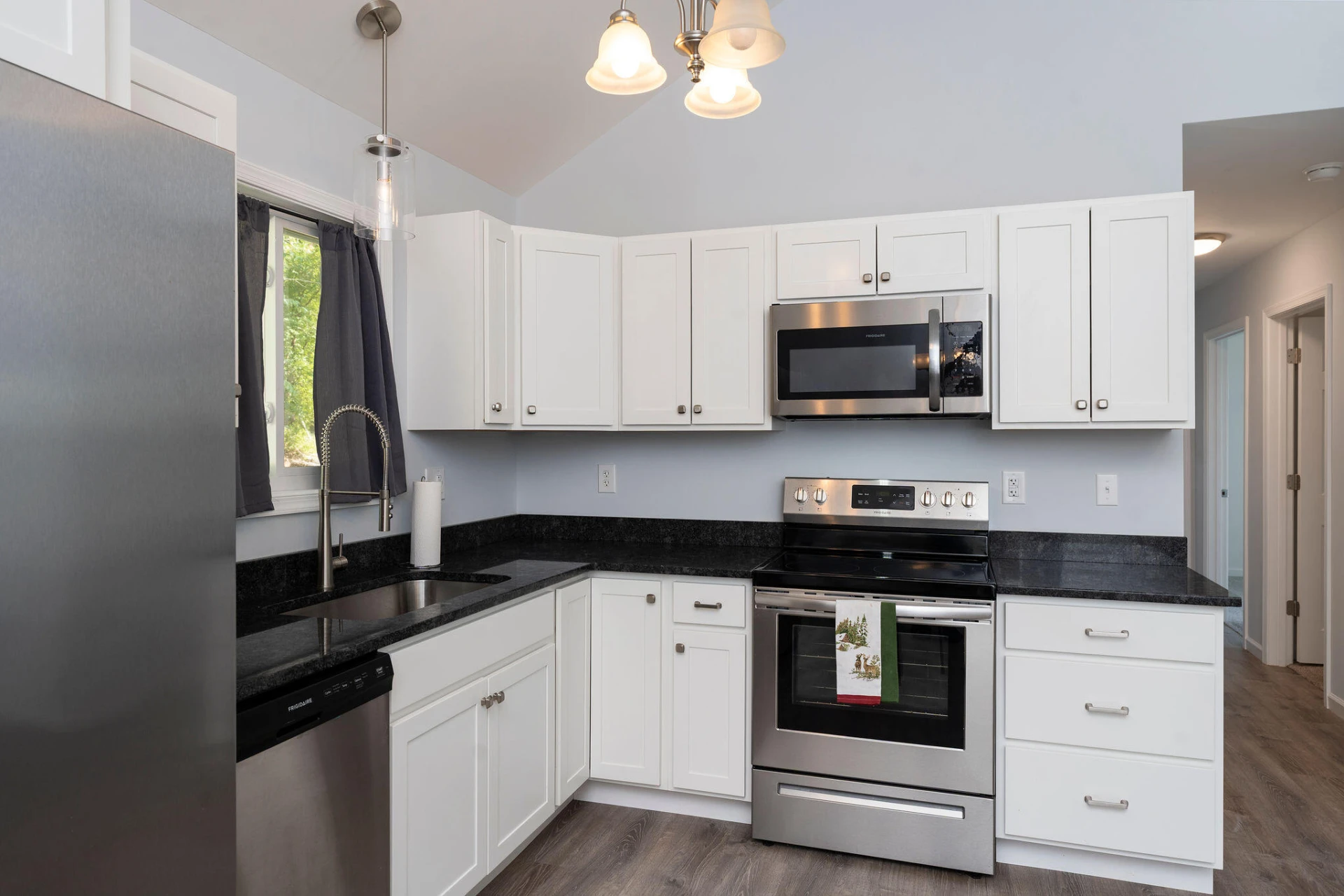 1776 Hawthorne Ave - Photo 8