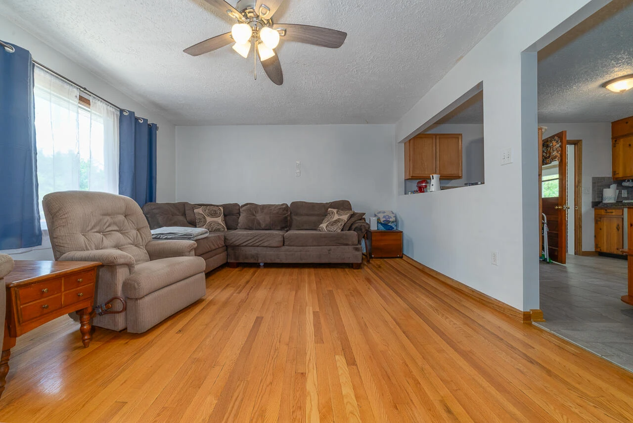 1169 Ross Rd - Photo 3