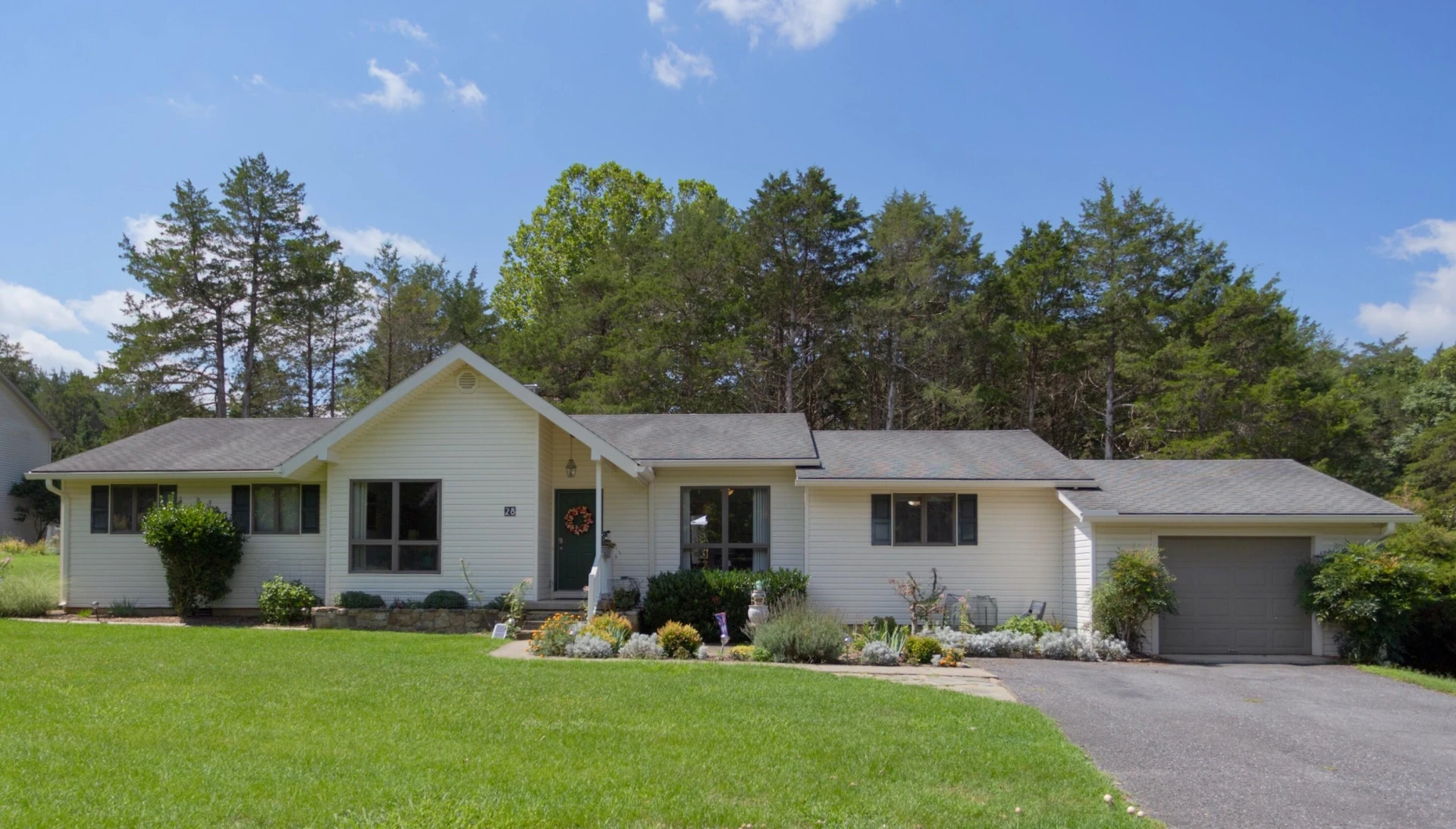 28 EDGEWOOD Dr