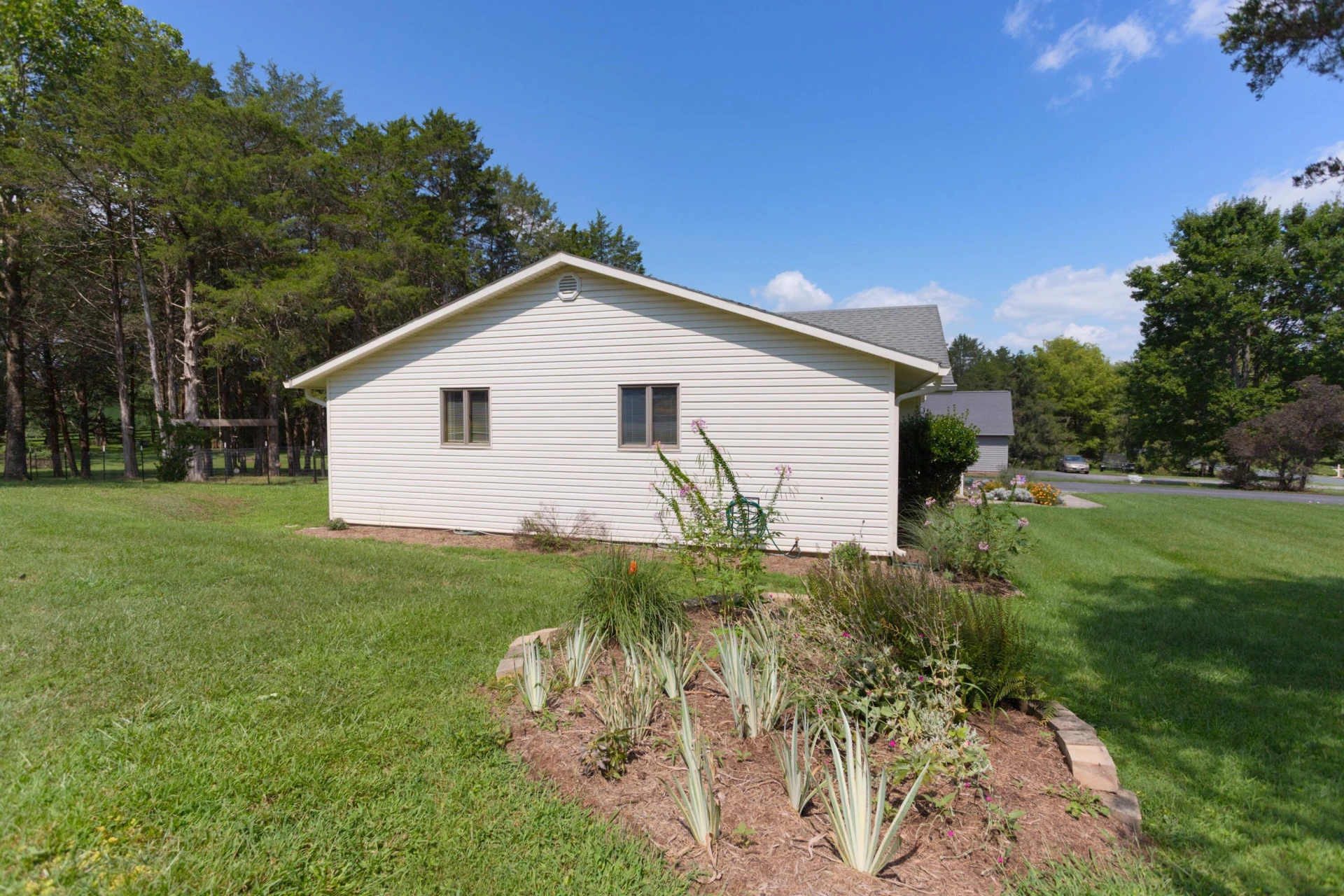 28 EDGEWOOD Dr - Photo 2