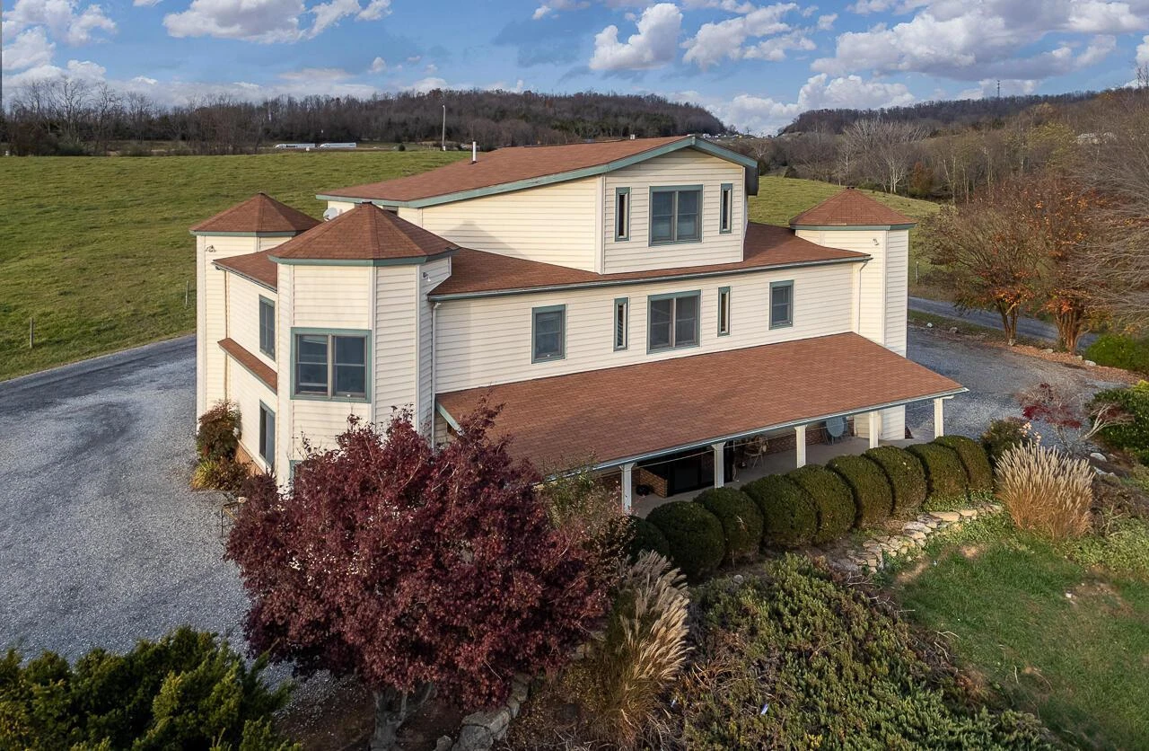 45 Castle Ct