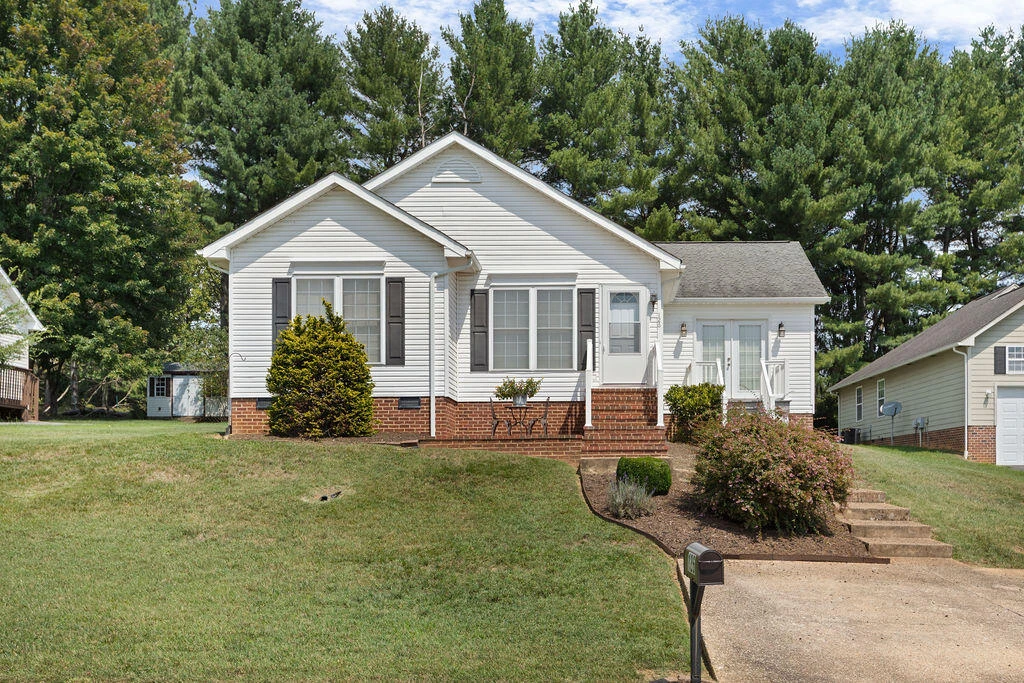 126 CHAVIS Ave