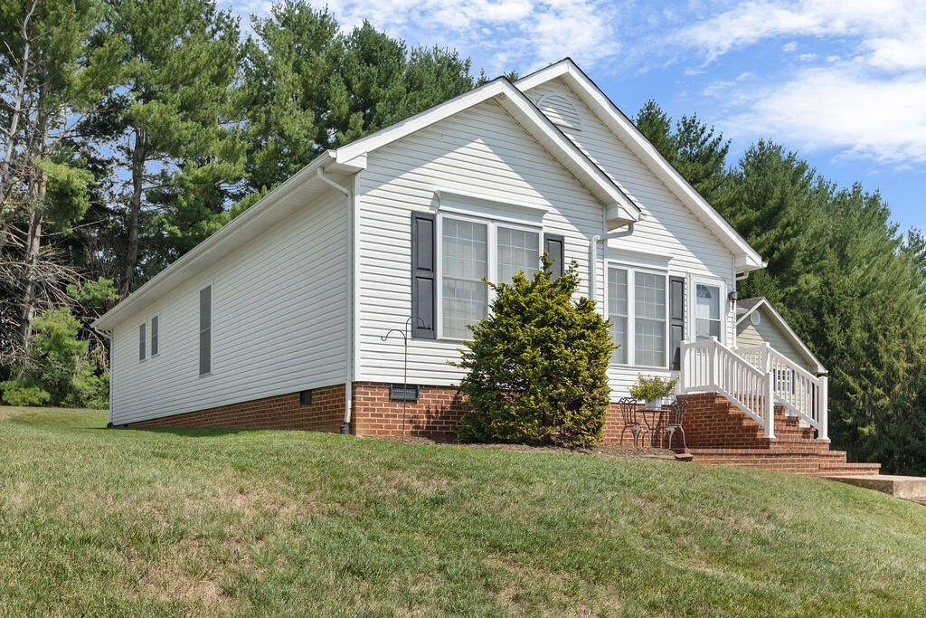 126 CHAVIS Ave - Photo 2
