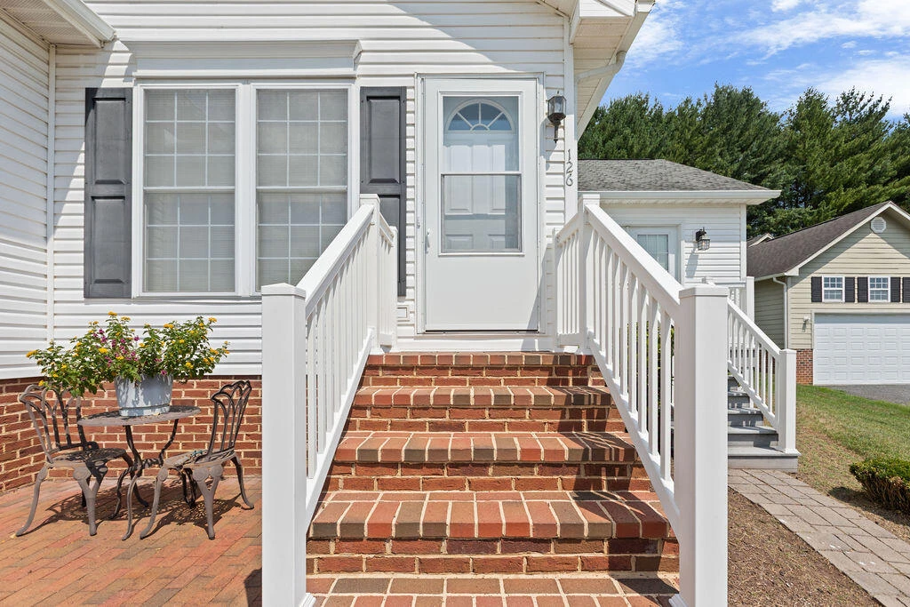 126 CHAVIS Ave - Photo 4