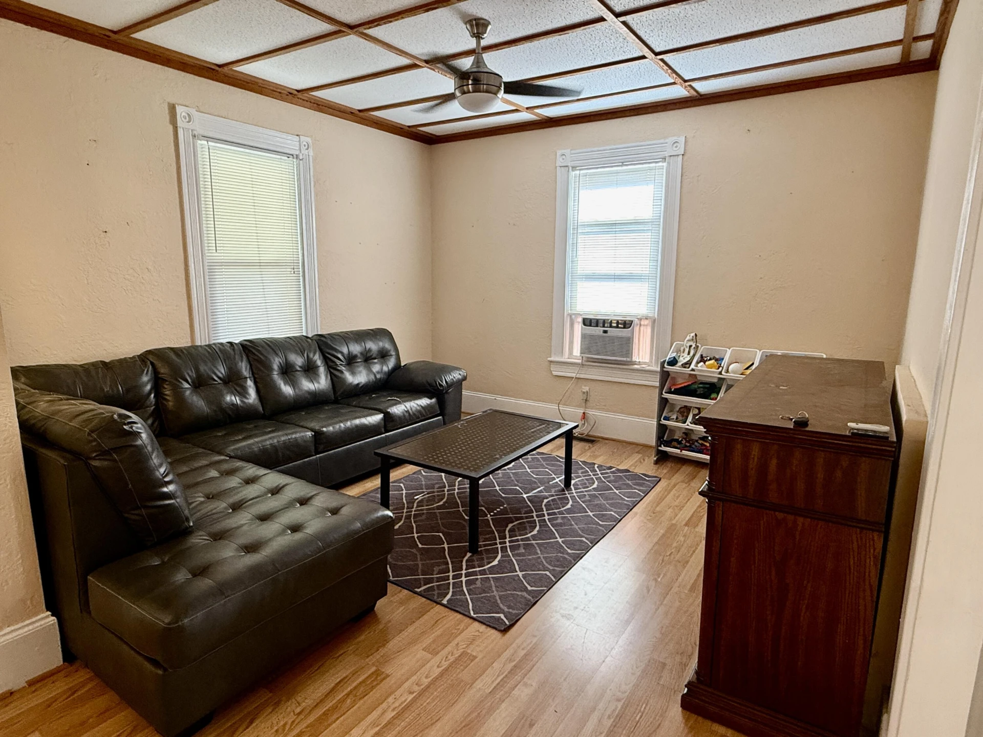 521 Roxbury St - Photo 4