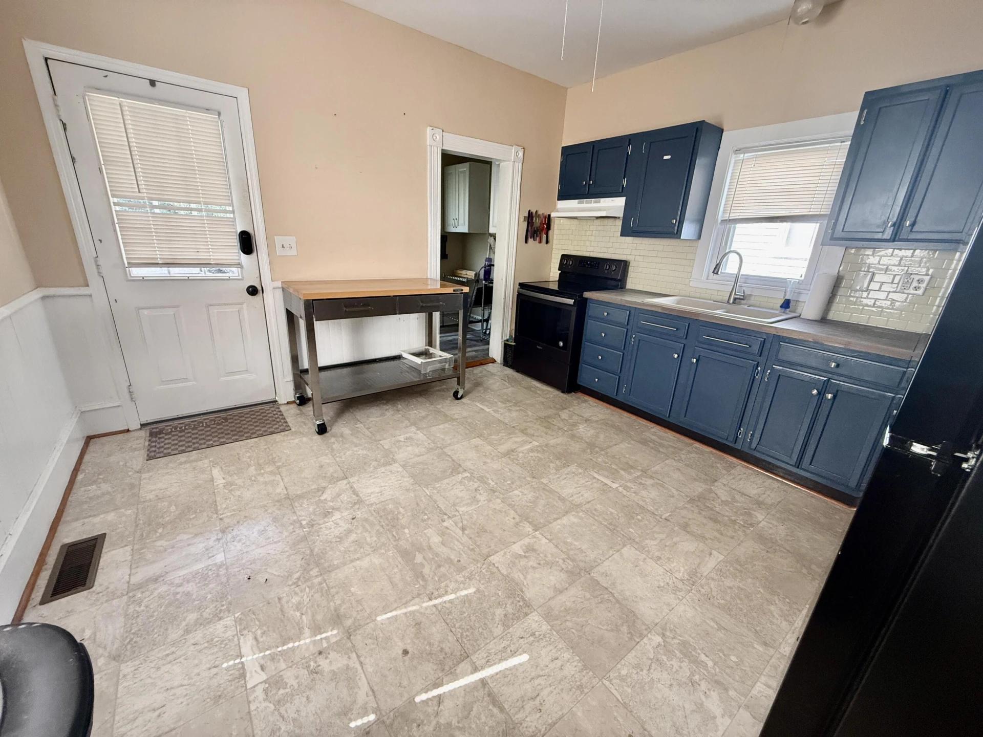 521 Roxbury St - Photo 10