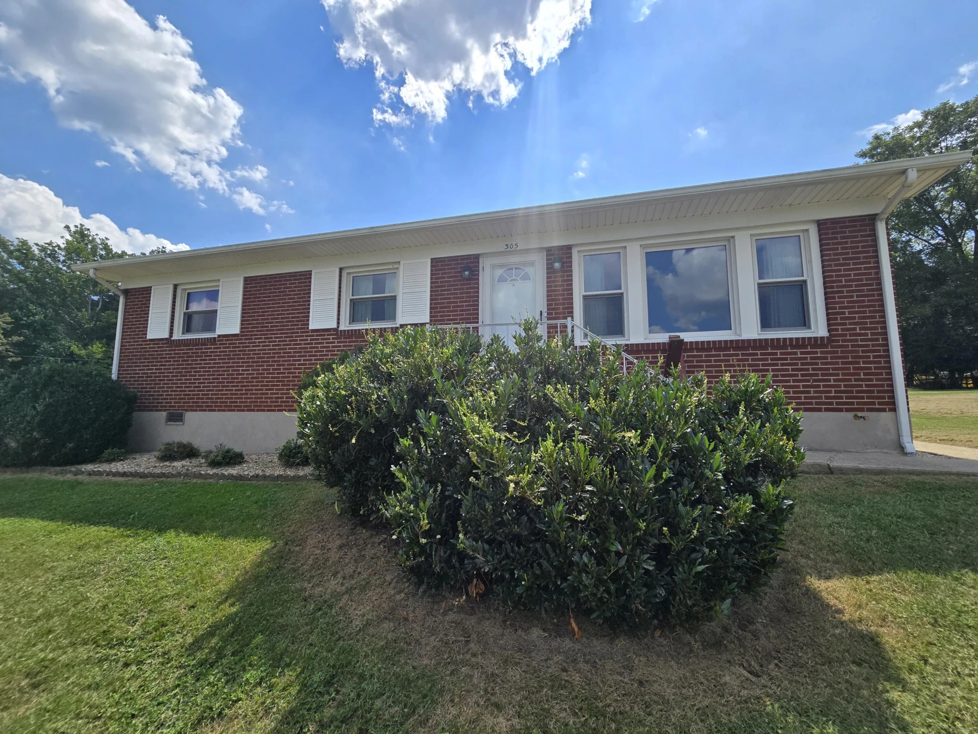 305 W Indian Valley Rd