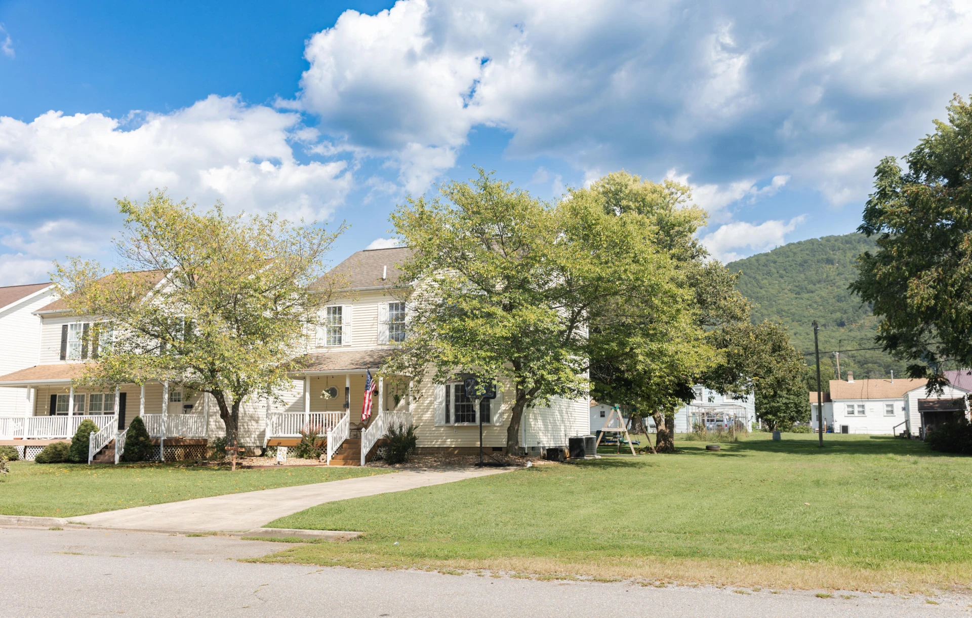 1766 NW Forest Ave - Photo 3