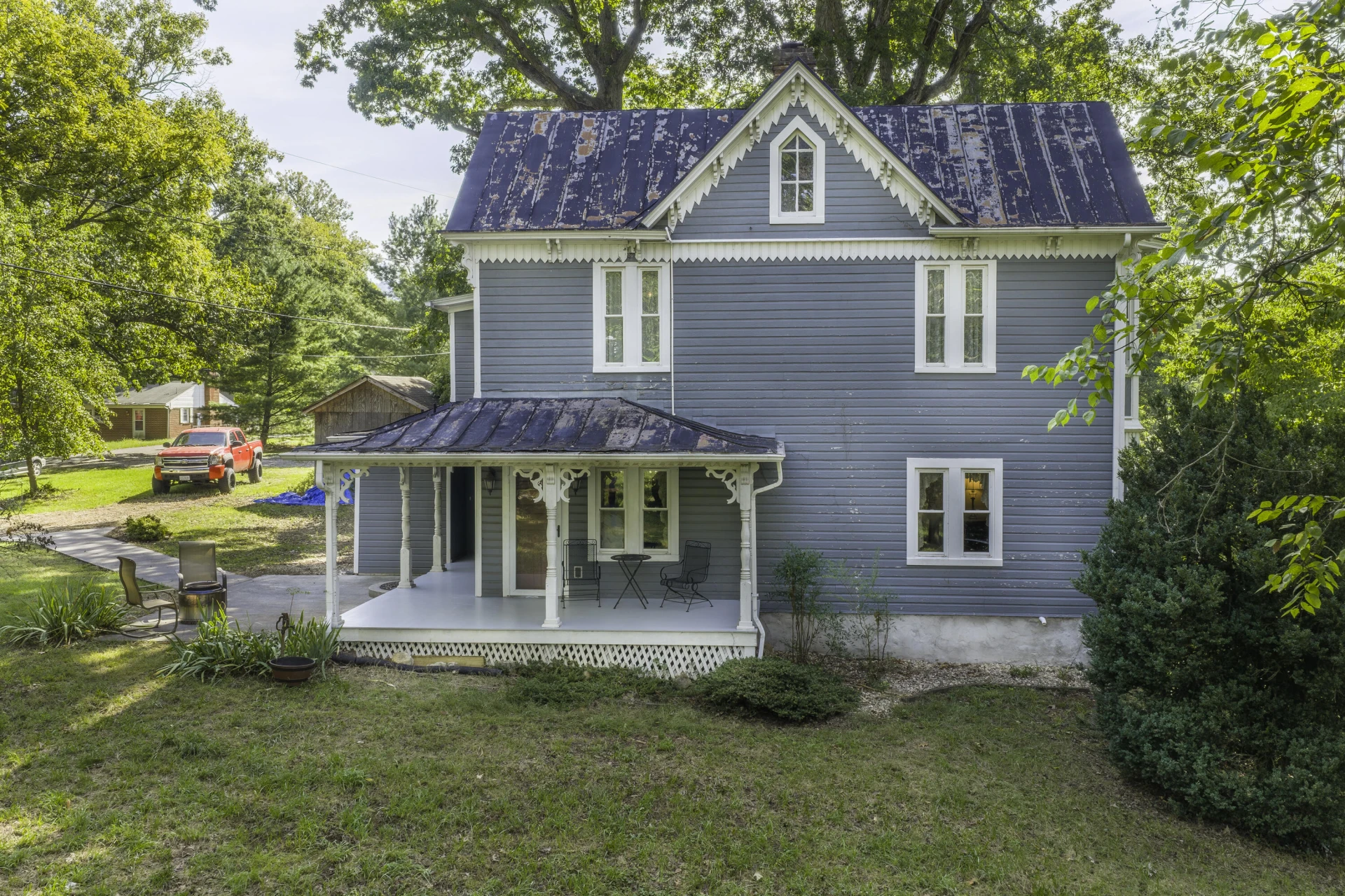 245 W 26TH St - Photo 2