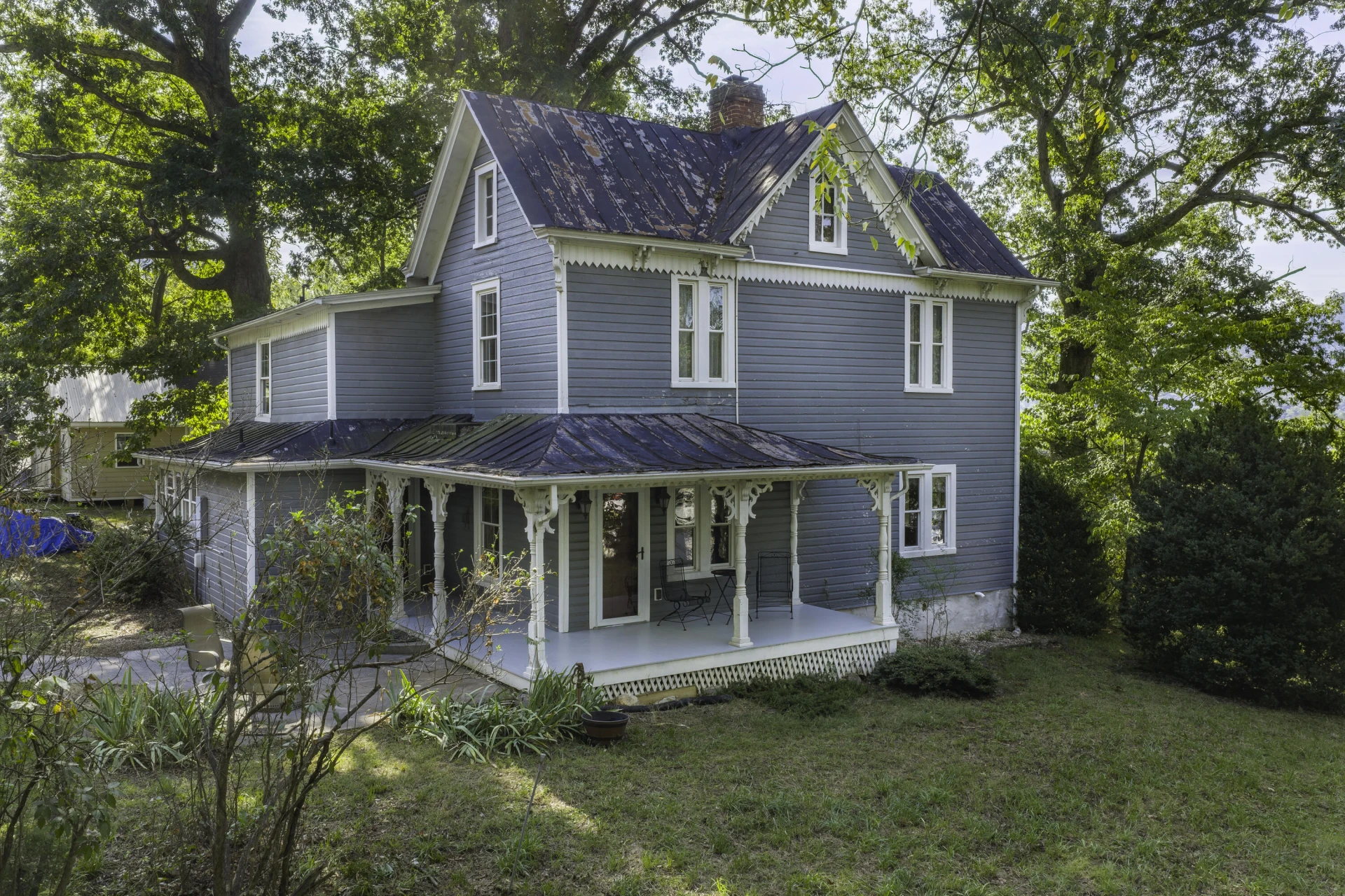 245 W 26TH St - Photo 3