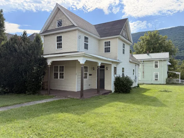 329 W Ridgeway St, Clifton Forge, VA, 24422