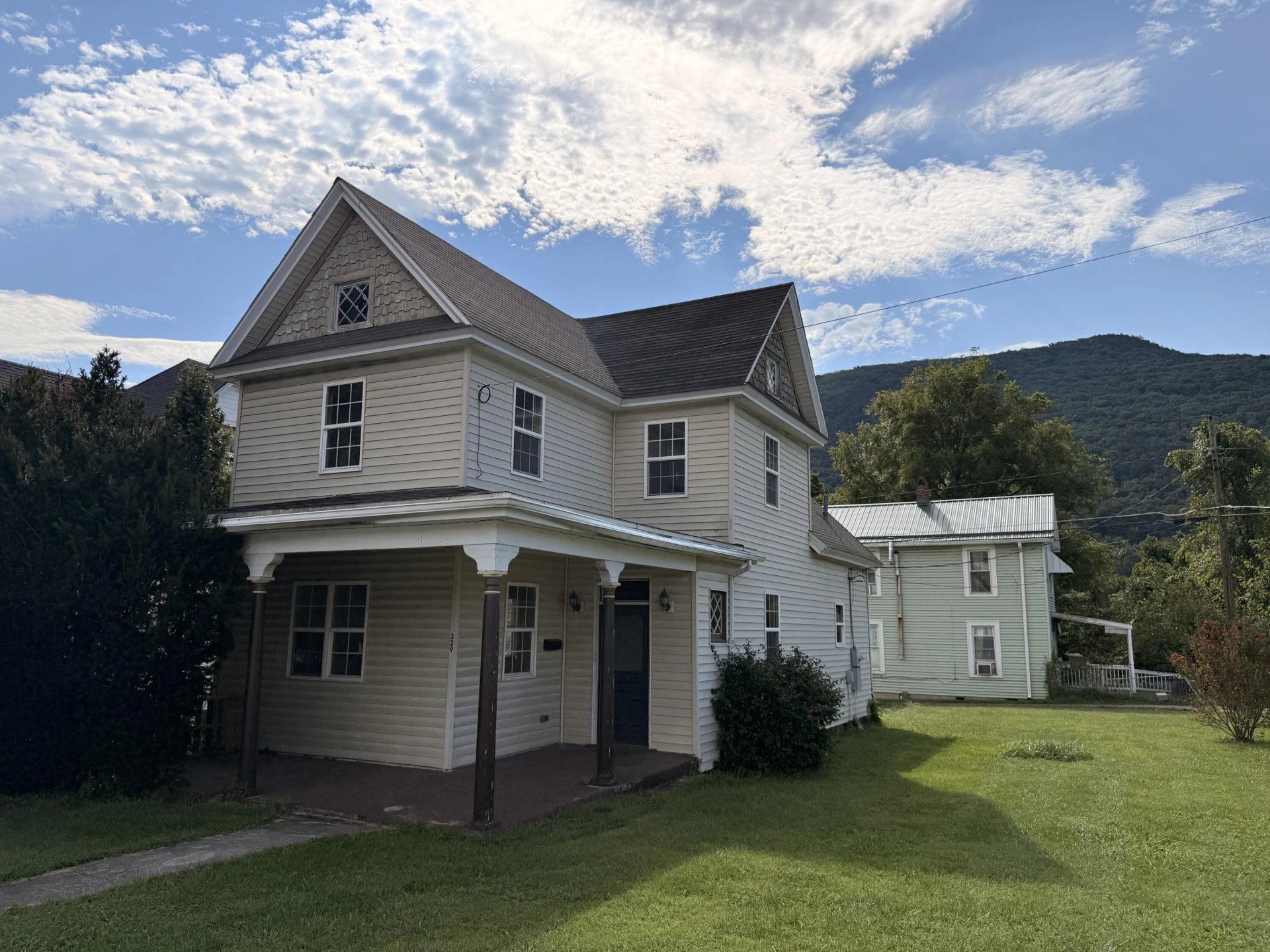 329 W Ridgeway St - Photo 2