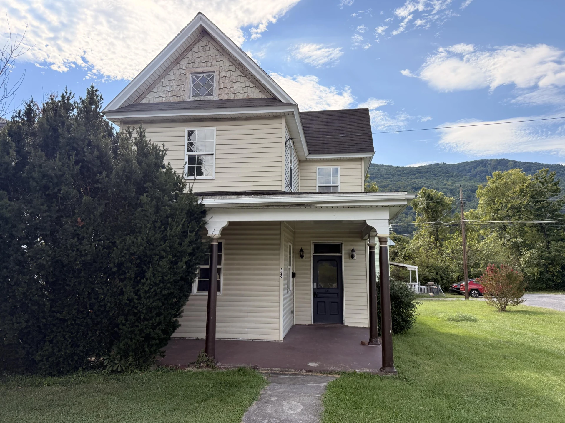 329 W Ridgeway St - Photo 3