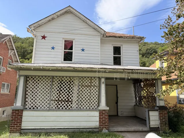 561 Roxbury St, Clifton Forge, VA, 24422