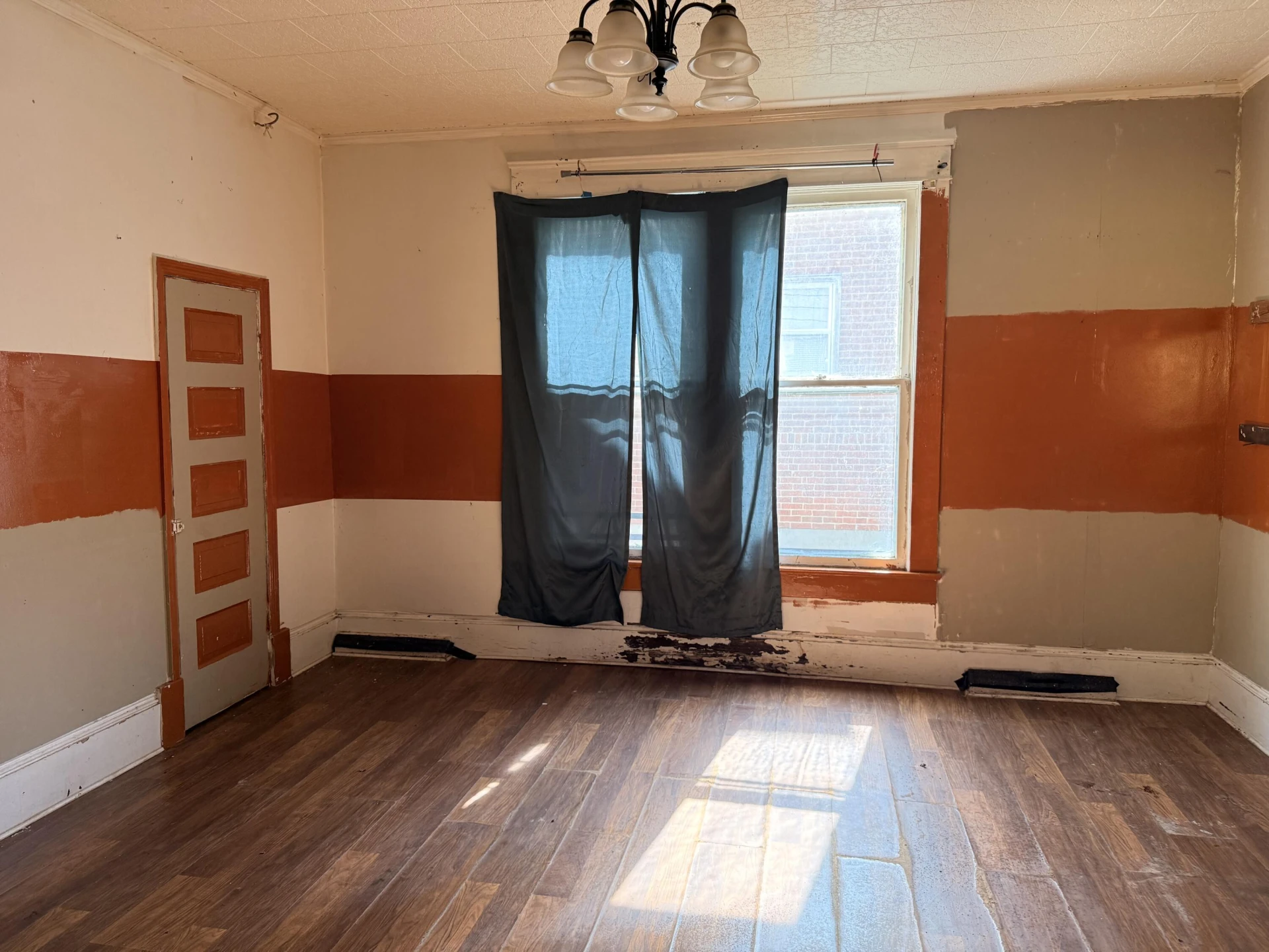 561 Roxbury St - Photo 3